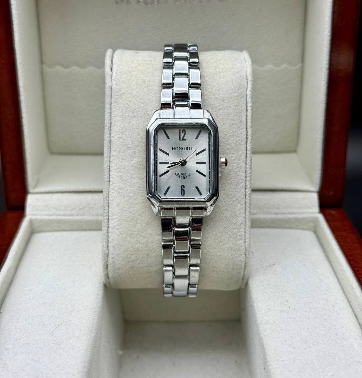 ساعت مچی زنانه شیک وخاص برند جذاب