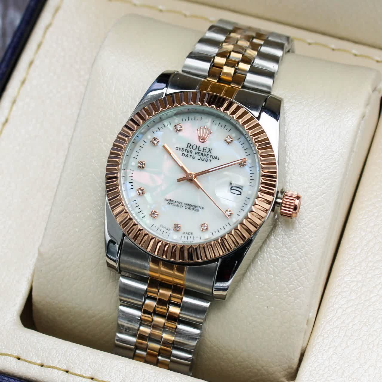 ساعت مچی مردانه ROLEX   ✅تقویم ذره بینی، رنگ بندی ✅بند استیل، قفل فشاری، رنگ ثابت  ✅ضد آب در حد دست شستن  ✅جعبه کادویی