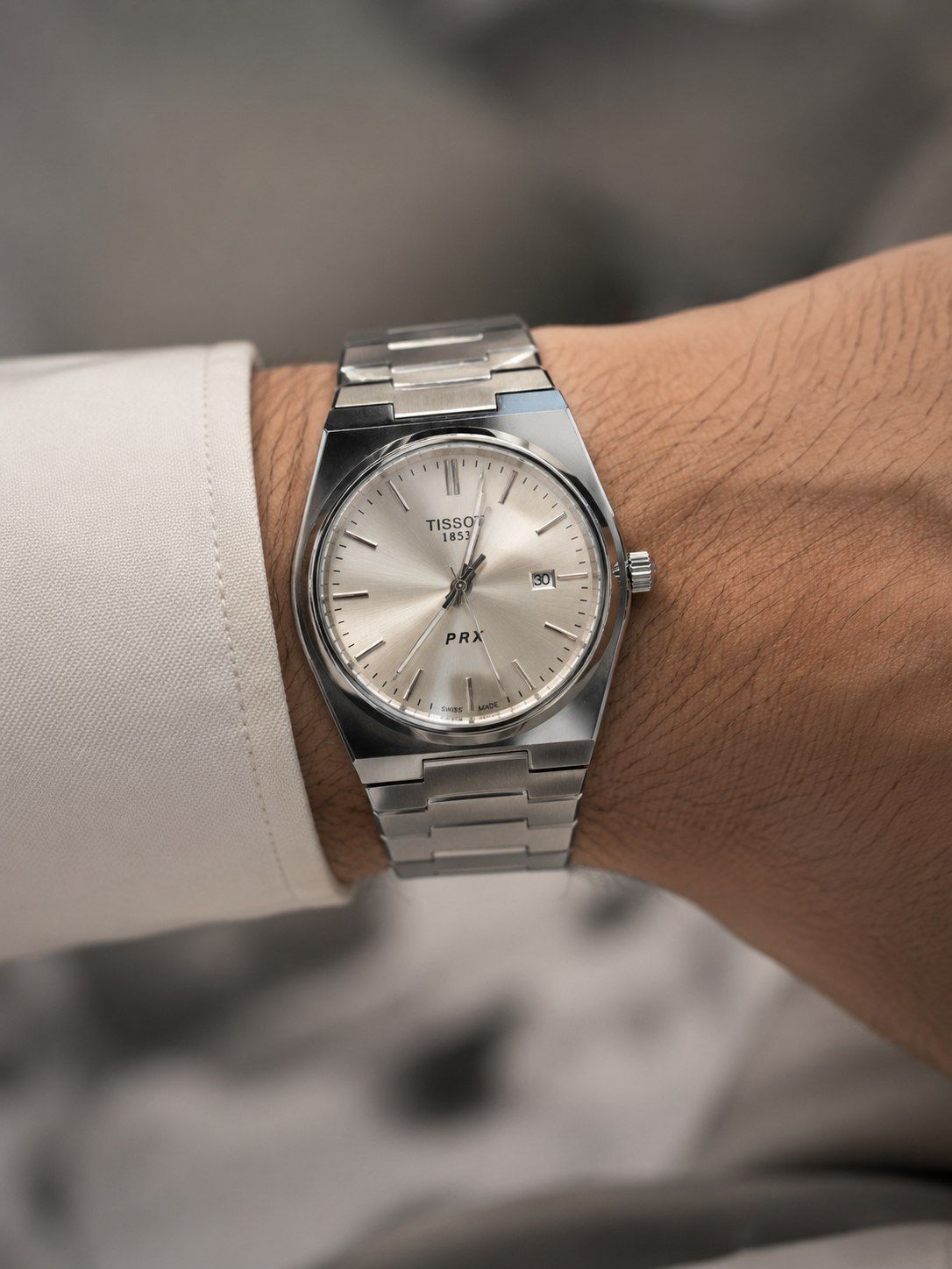 ساعت تیسوت مردانه PRX برند: TISSOT کالکشن: PRX موتور: کوارتز دقیق کیفیت: رپلیکا نمایشگر تاریخ بدنه: تمام استیل شیشه: ضدخش سافایر  قفل: کلیپسی،رنگ