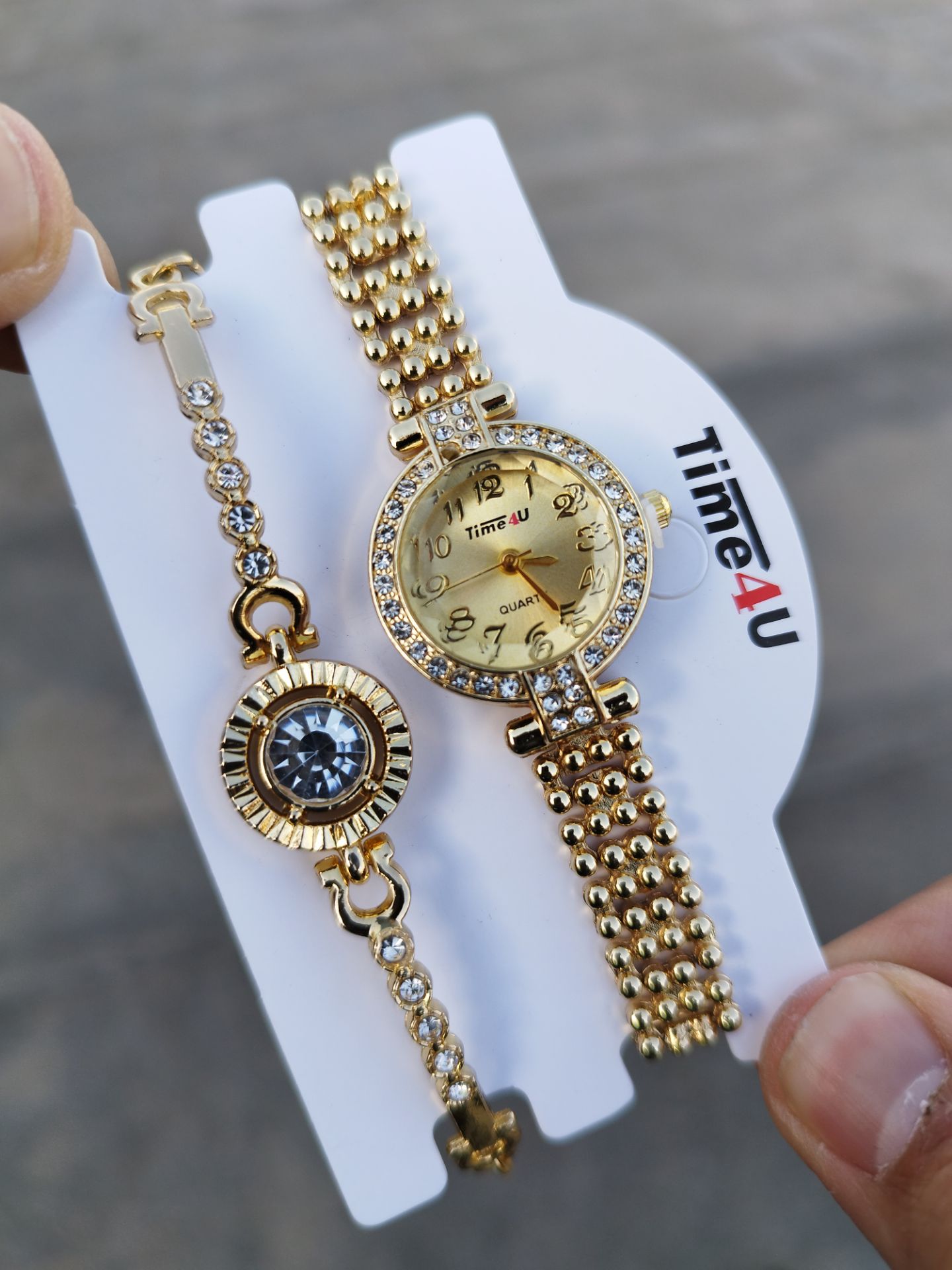 ست ساعت زنانه جدید کد 2970 ساعت زنانه ست دستبندی برند TIME4U ✅ باکیفیت ( سفارشی ) ✅ ضد آب ( واشر دار ) ست دستبند  طراحی خاص، زیبا  ظریف قفل دستبندی  موتور کوارتز  ﻿